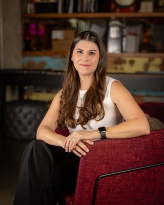 Portrait of Lauren Neil Jeffrey, Realtor®.